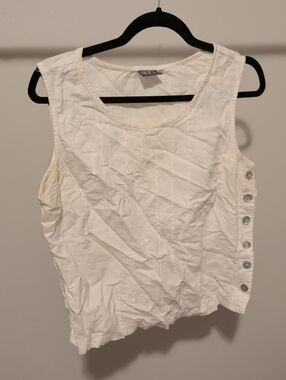 Sleeveless Button-Side Tank Top in Cream